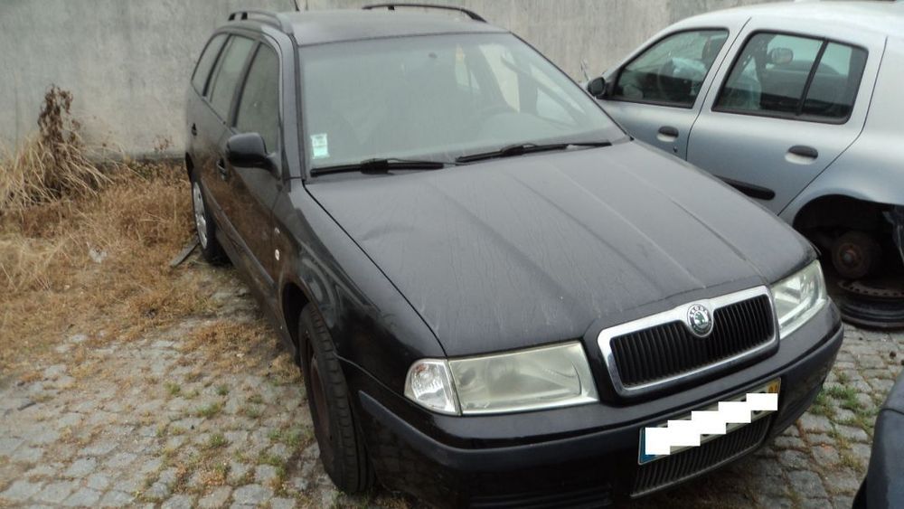 Skoda Octavia Combi 1.6i 2001 - Para Peças