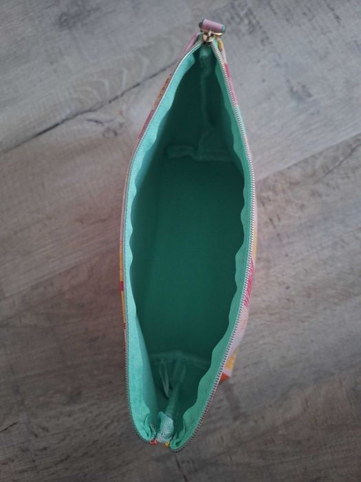 Kosmetyczka damska, makijaż, kosmetyki, przechowywanie
