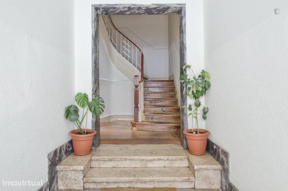 Quarto - localizado em Entrecampos Lisbon