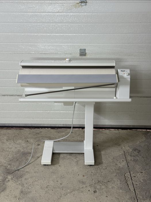 Прасувальний каток Miele B890 — ідеальний стан, відмінна якість