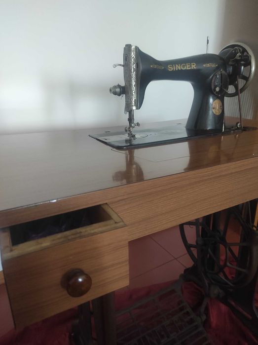 Máquina de Costura Singer
