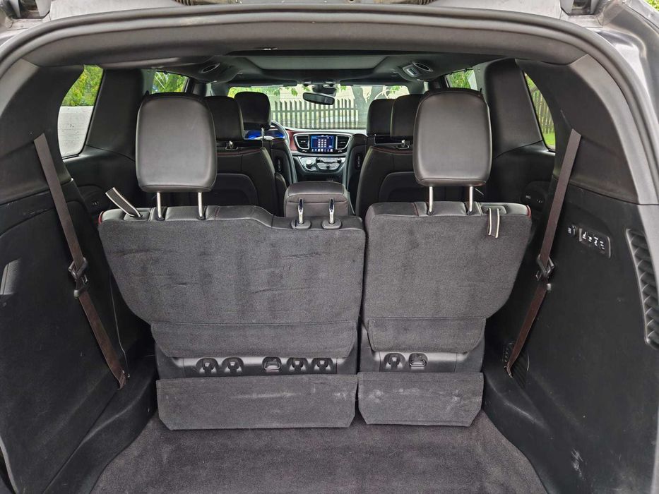 Wynajem minivan 7 osób Chrysler Pacifica Limited 2020