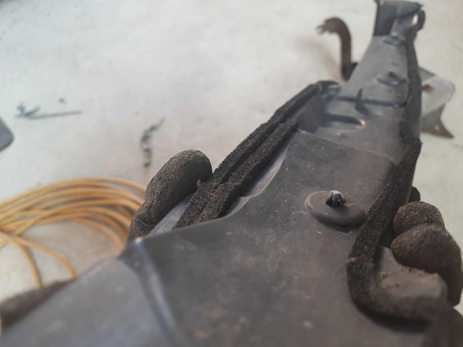 накладка правого переднего крыла Тойота Авенсіс т27 53827-05010