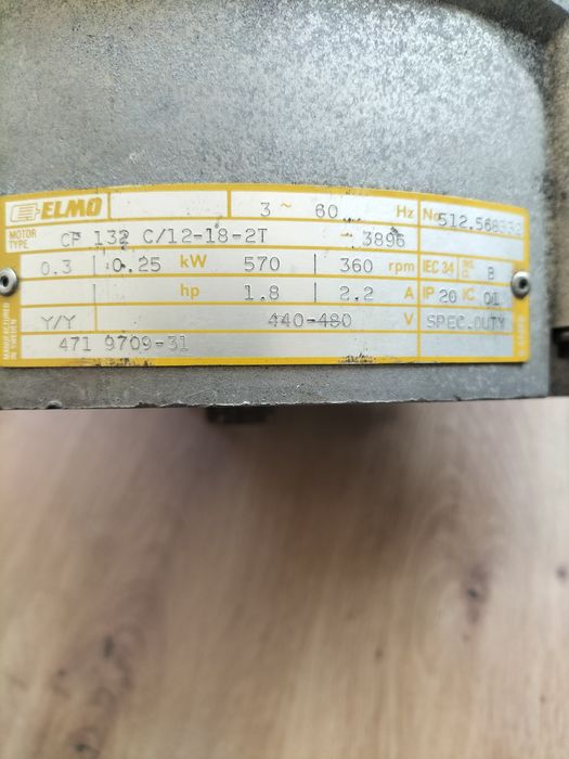 Sprzedam silnik trójfazowy.
