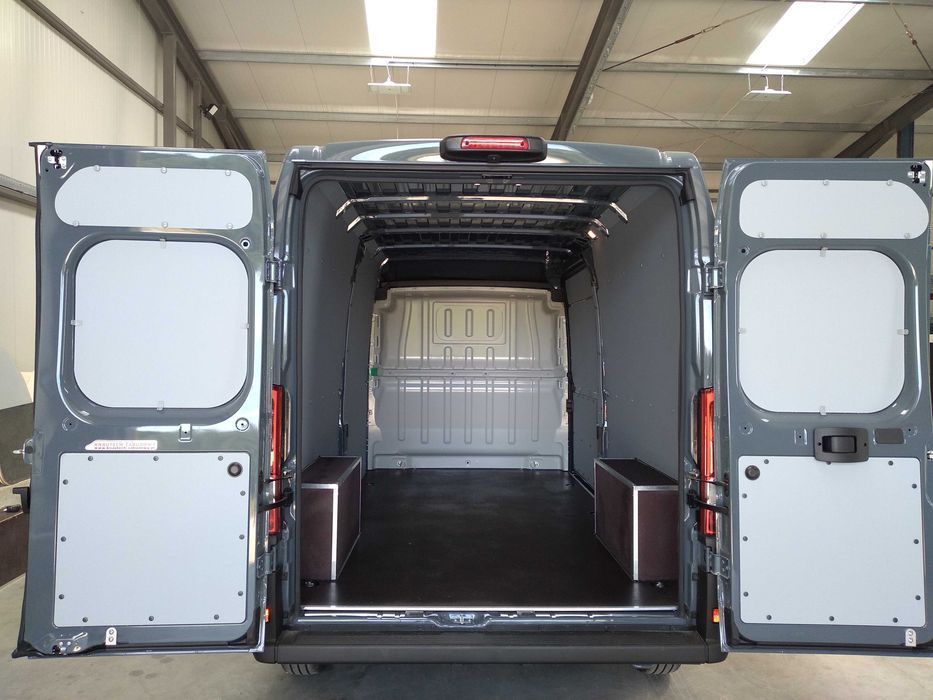 Fiat Ducato L3H2  Zabudowa paki z lekkiego tworzywa PCV // KNAUTECH