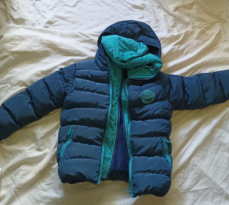 Продам зимнюю курточку на мальчика 5-7 лет