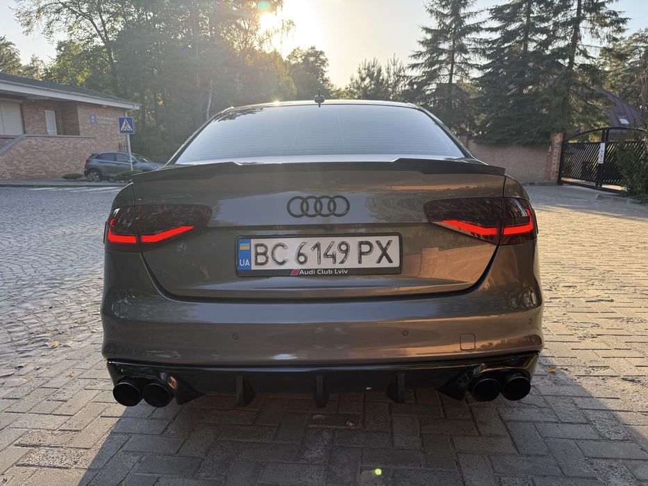Продам Audi A4 B8