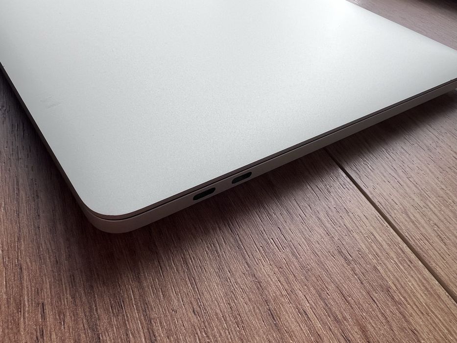 Macbook Pro M1 8/256 jak Nowy 88% kondycji baterii