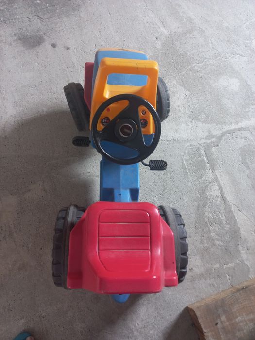 Traktor na pedała dziecięcy. Sprawny technicznie,.
