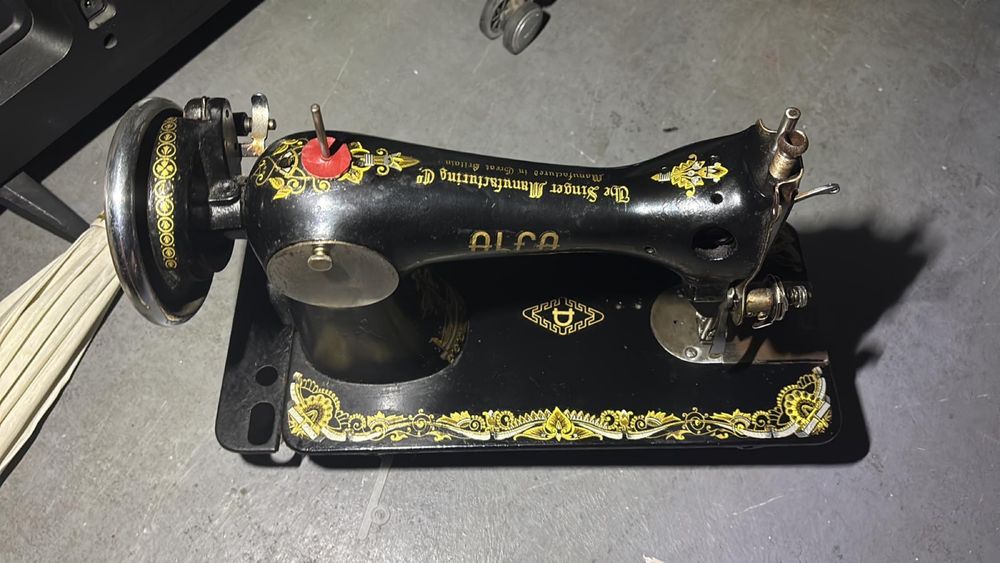 Maquina de costura Oliva  vintage