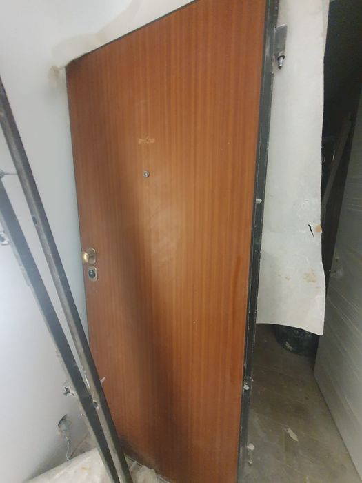 Porta blindada - perfeitas condições