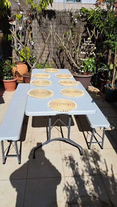 Mesa e 2 bancos dobráveis