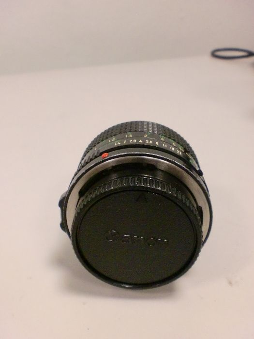 Vendo lente manual Canon NEW FD 50mm F:1.4 usada.