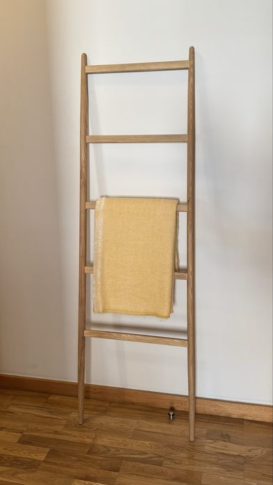 Escada Decorativa em Madeira Zara Home