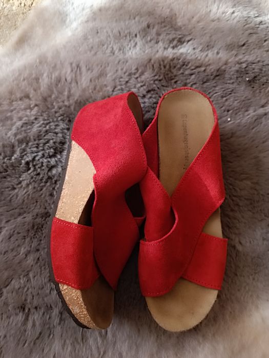 Sandały Klapki na Koturnie CopenhagenShoes – Energetyczna Czerwień (Zamsz)