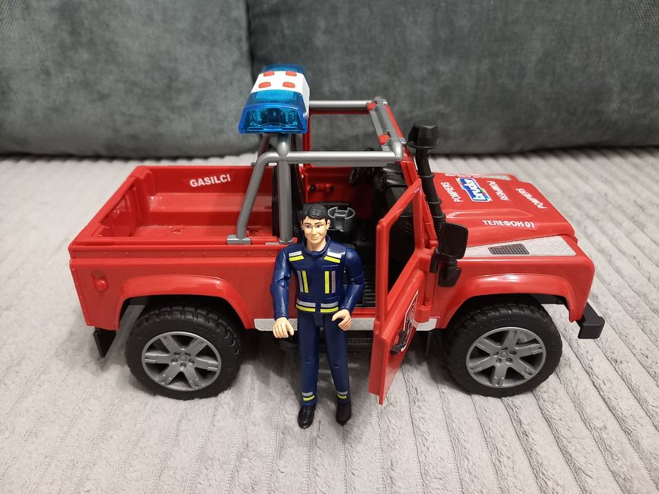 Рятувальна пожежна машинка Bruder з фігуркою
