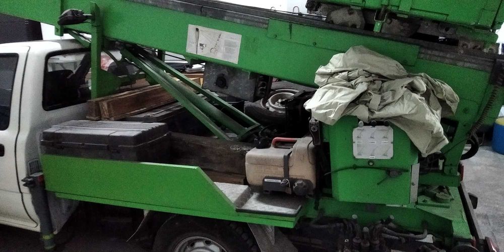 Grua mudanças , viatura com  elevador