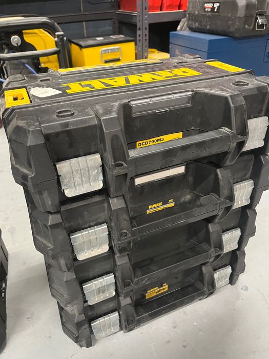 Skrzynki po elektronarzędziach DeWalt
