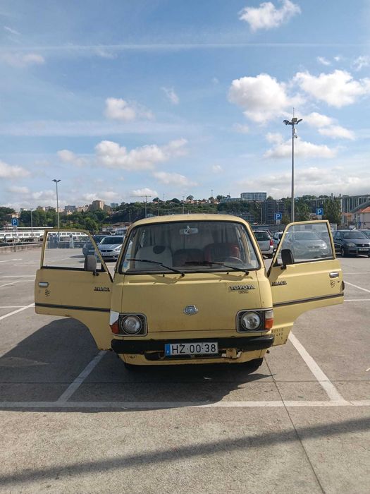 Vende-se carrinha Toyota Hiace (modelo 1981)