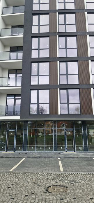 Новобудова у центрі Свалява. Комерційне приміщення. Продаж.