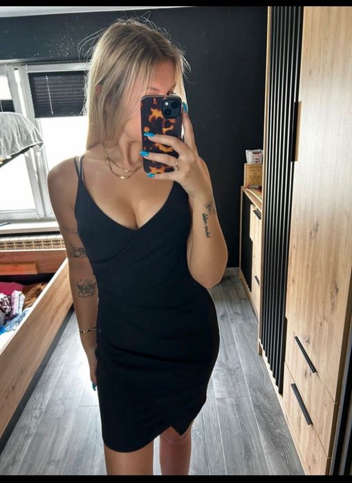 sukienka mini na ramiączkach