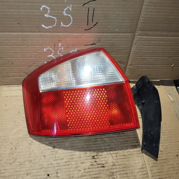 Lampa tył lewa audi a4 b6 sedan 2004r HELLA