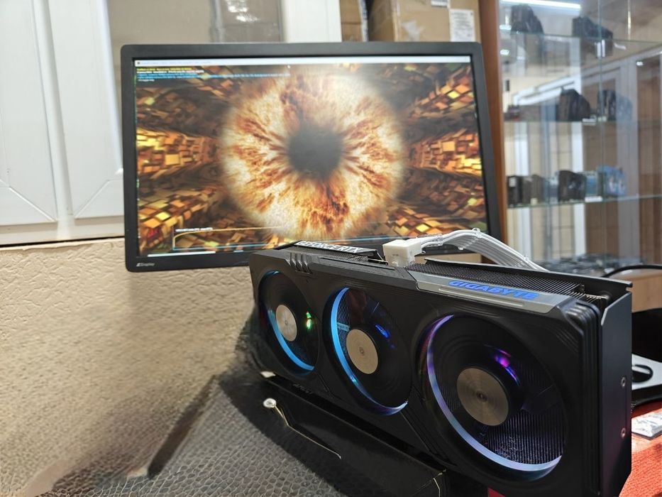 Ледяная Gigabyte RTX 4070 Ti 12 Gb Gaming ОС Гаратия