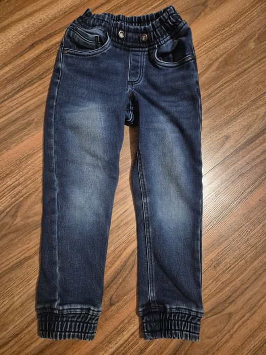 Продам джинси на хлопчика 122