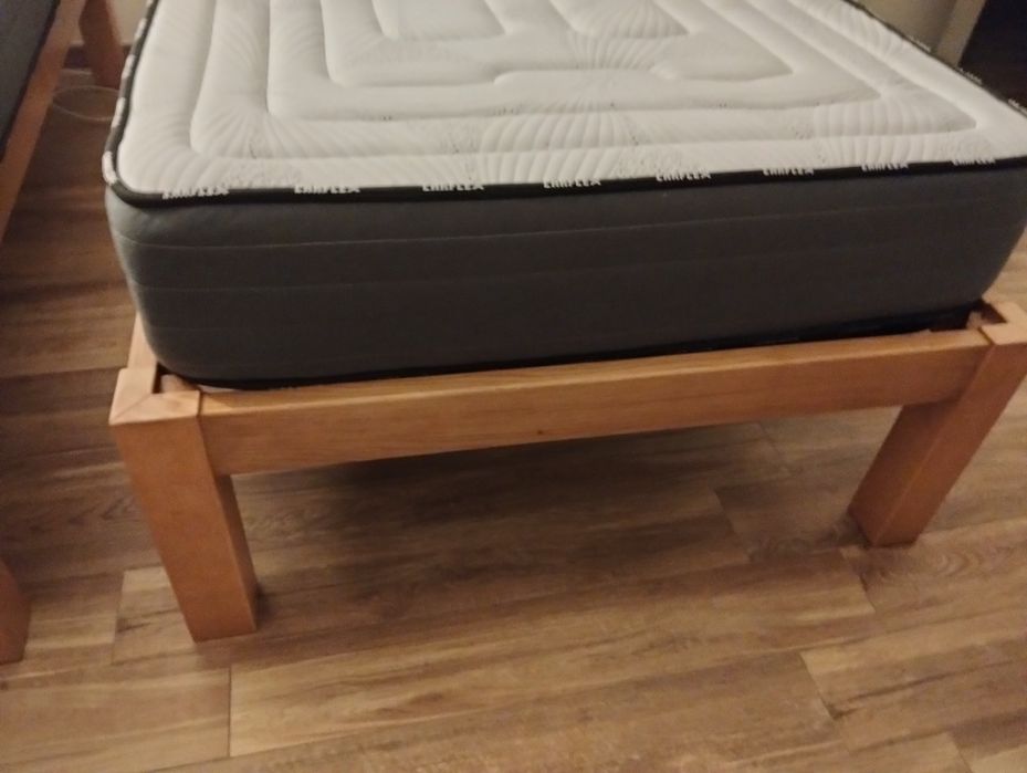 Vendo 2 camas de solteiro