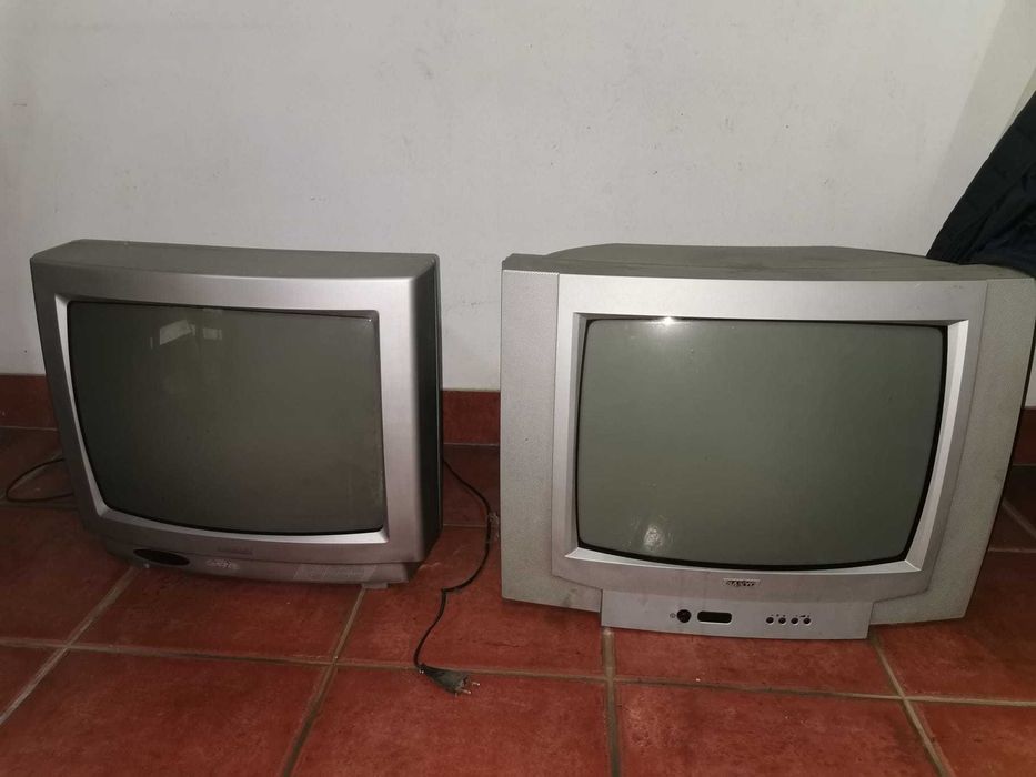 Televisão de caixa Samsung e SANYO