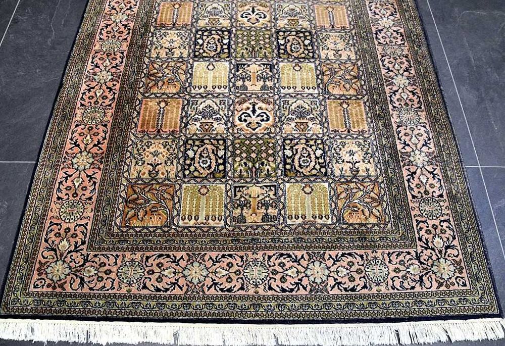 Tapete Oriental de SEDA DE CAXEMIRA, feito à mão com seda natural sobre urdidura de algodão, 195cm x 130cm