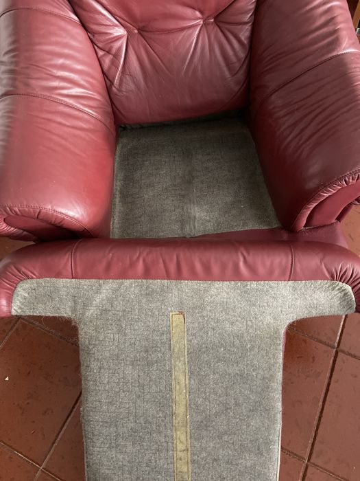 Poltrona de couro vermelho