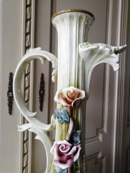 Dzban porcelanowy - sygnowany.