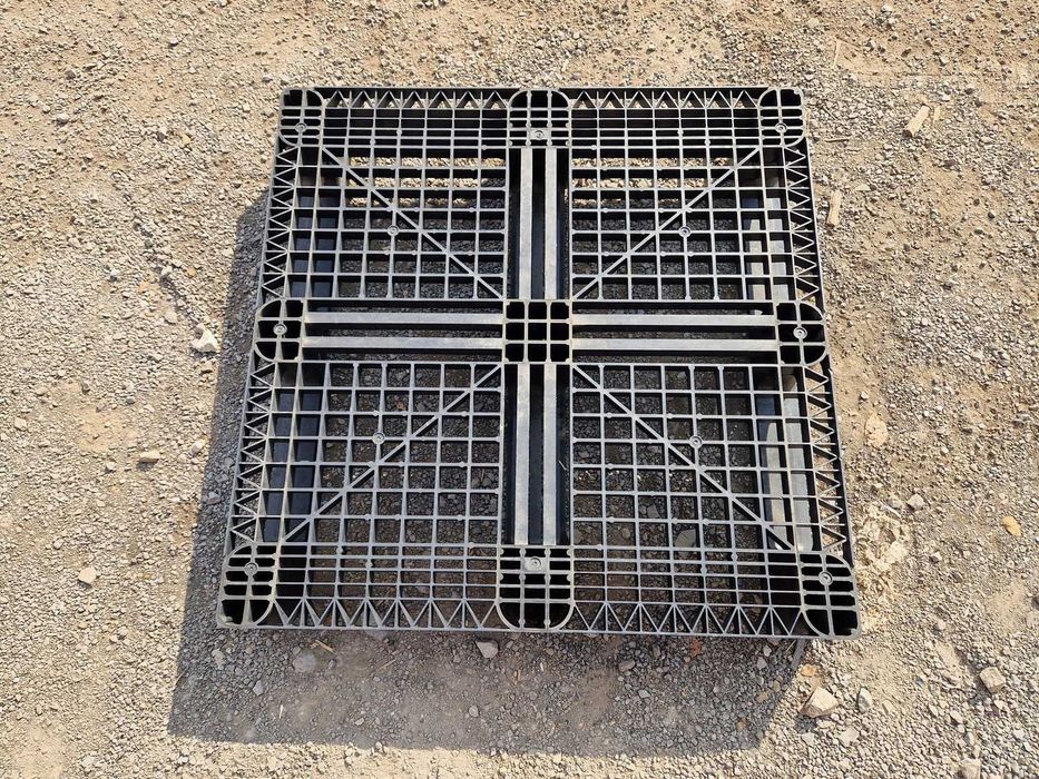 Palety plastikowe 114x114 cm paleta plastikowa pod mauzer podest basen