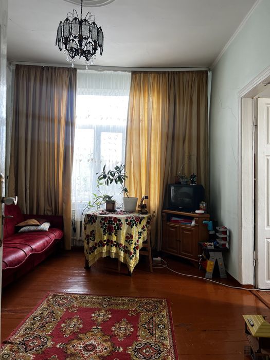 1/2 будинку з можливістю відокремлення фасадноі частини під бізнес