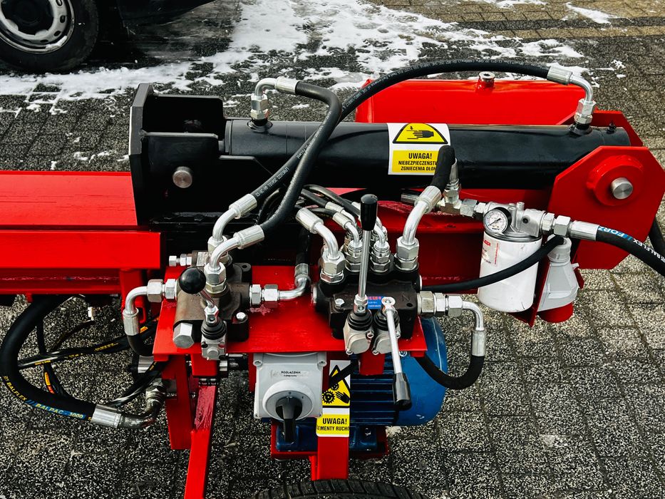 Łuparka hydrauliczna pozioma do drewna