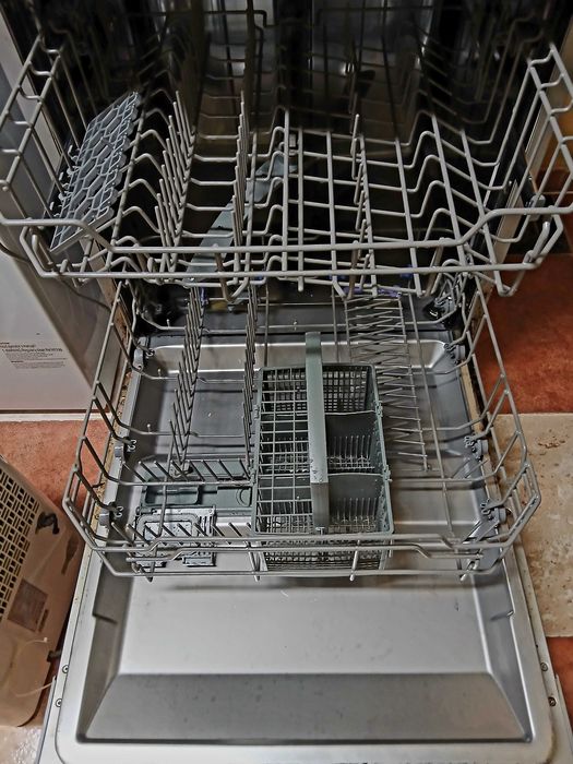 Máquina de lavar loiça para peças