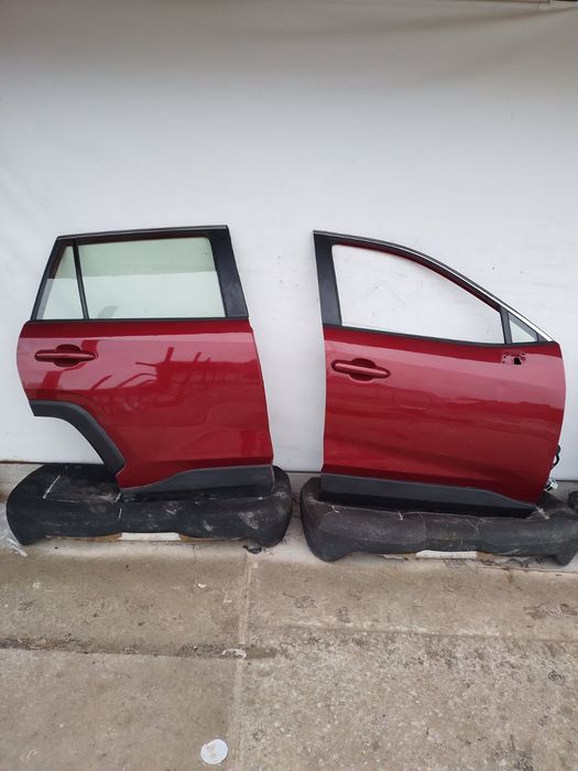 Двері в зборі на Toyota RAV4 Тойота РАВ4 19-24 року