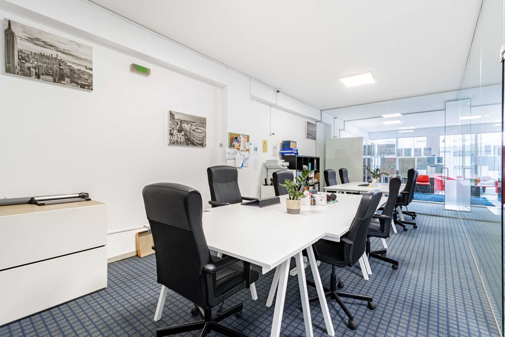 Espaço Comercial Premium no Porto / 343m² / 2 Estacionamentos / 2 frentes / Excelente potencial
