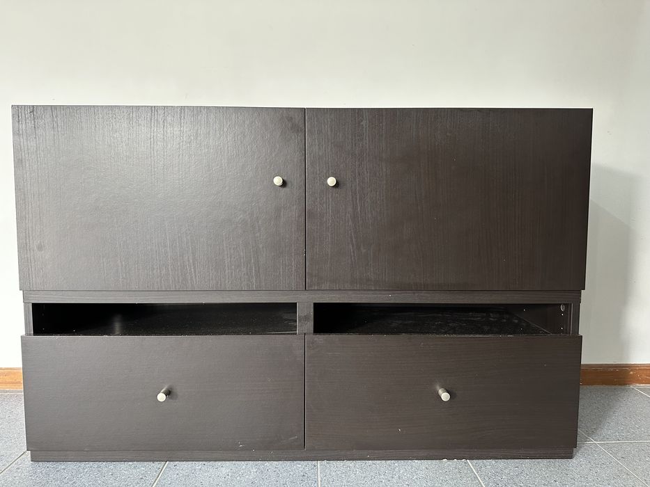 1 móvel arrumação e 1 TV (separados)