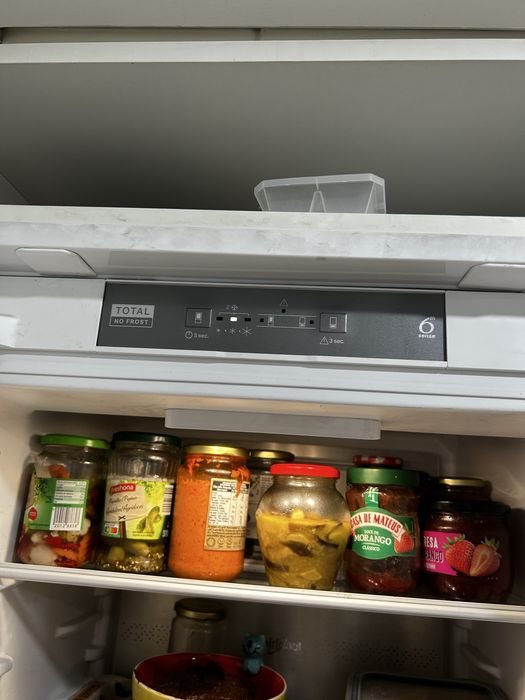 Frigorífico Combinado de Encastre Whirlpool No Frost, 6th Sense, 193cm