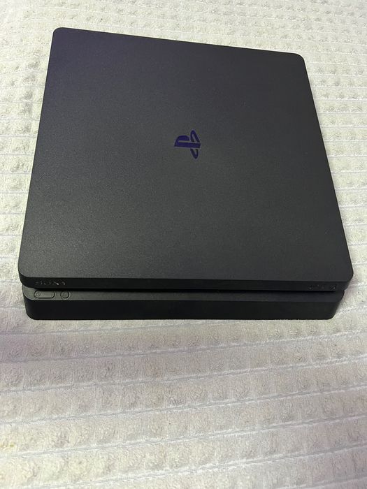 PS4 Slim 1 тб  2 джойстики нульова
