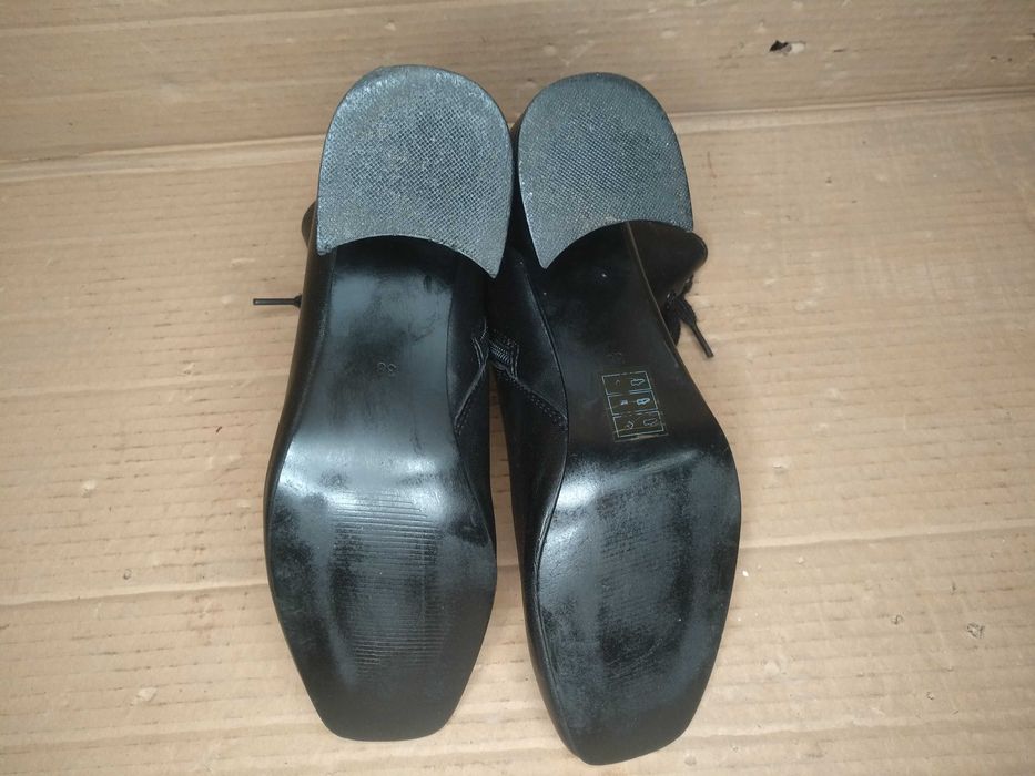 Ботильйони Sinsay чорні р. 38