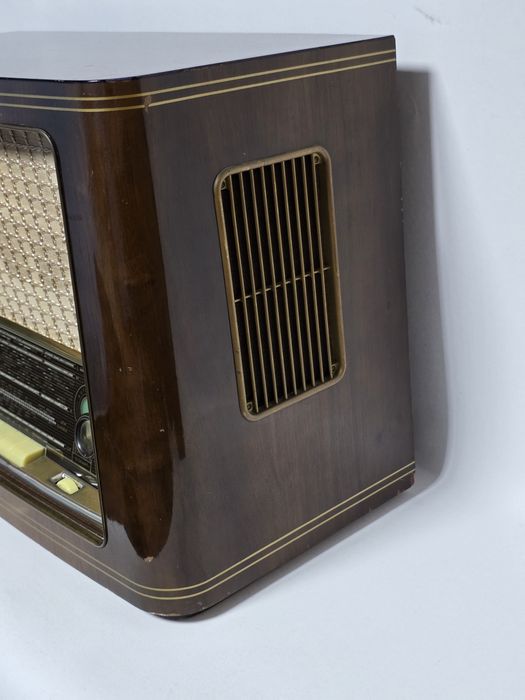 Rádio antigo reparado SABA