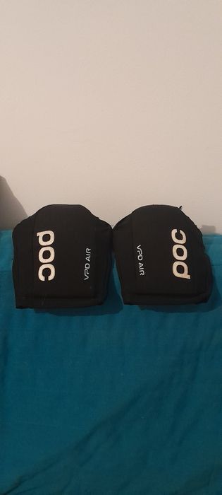 Joelheiras Enduro POC e Colete de protecção btt troy lee designs