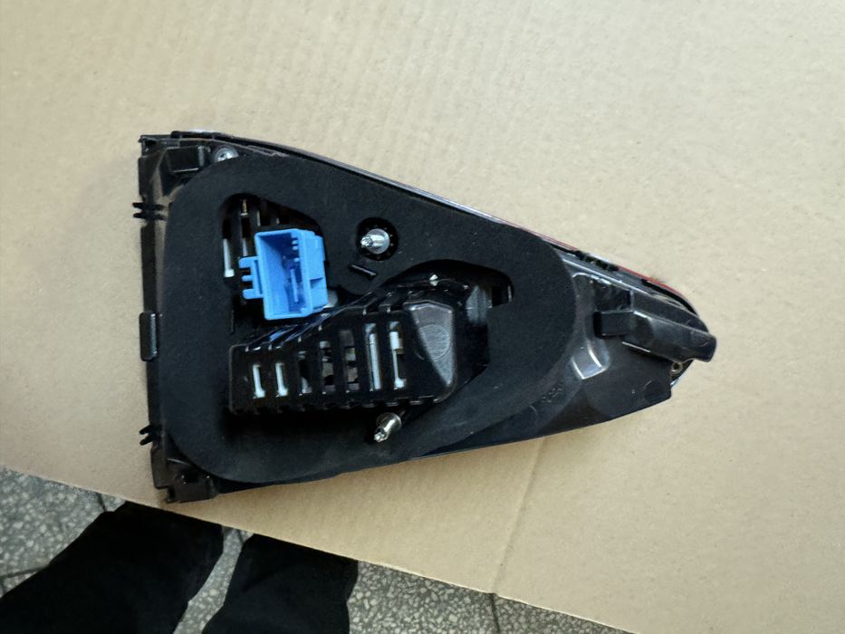 Lampa tył lewa VW Touran 5TA oryginał
