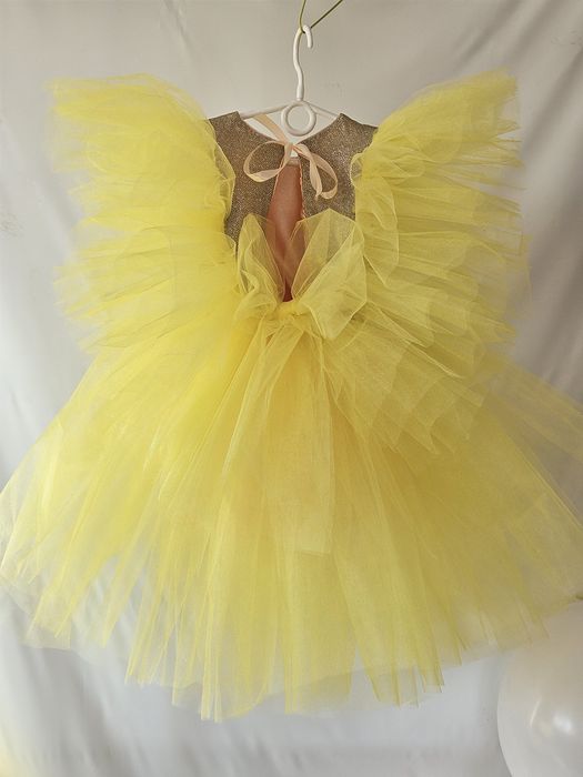 Сукня сонечко жовтого кольору на свято осені на 5 років