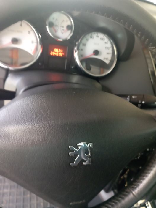 автомобиль Пежо 207