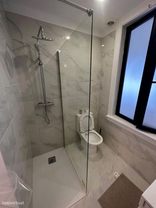 Quarto - localizado em Arroios Lisbon