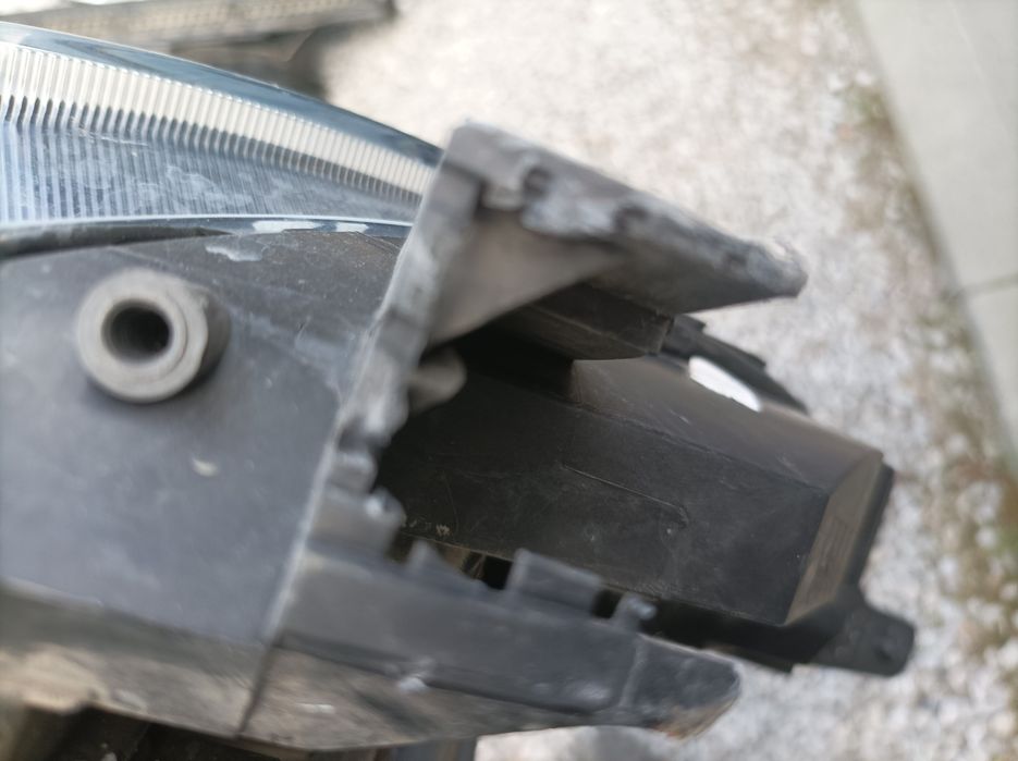 Lampa lewy przód renault express eu bardzo ładna
